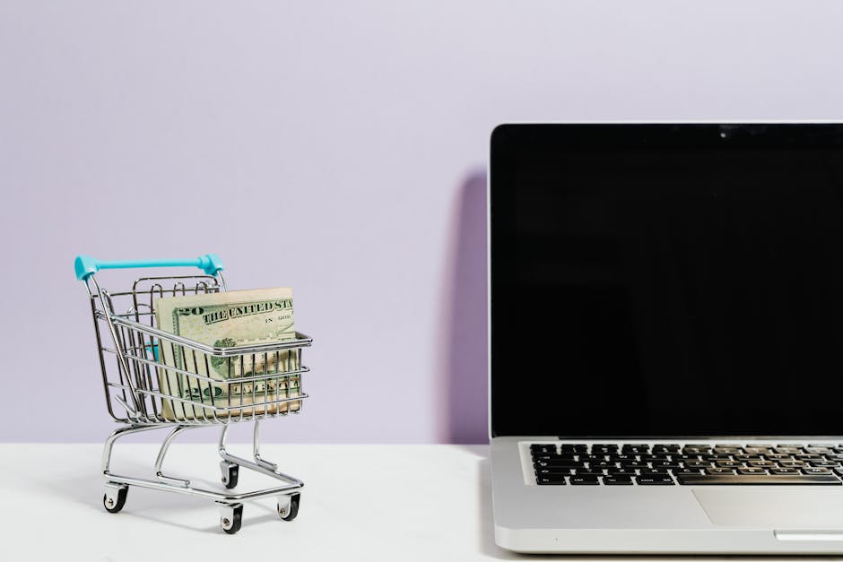 Shopping cart with money next to a laptop symbolizing abandoned cart recovery
